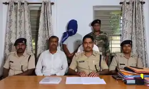 बैंक अधिकारी बनकर साइबर ठगी करने वाला गिरफ्तार, 53 शिकायतों का खुलासा, बस्ती में पुलिस की छापेमारी