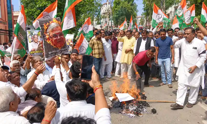 ज्ञानेश कुमार के खिलाफ कांग्रेस का प्रतिरोध मार्च, सड़कों पर उतरे पार्टी के नेता व कार्यकर्ता ज्ञानेश कुमार के खिलाफ कांग्रेस का प्रतिरोध मार्च, सड़कों पर उतरे पार्टी के नेता व कार्यकर्ता