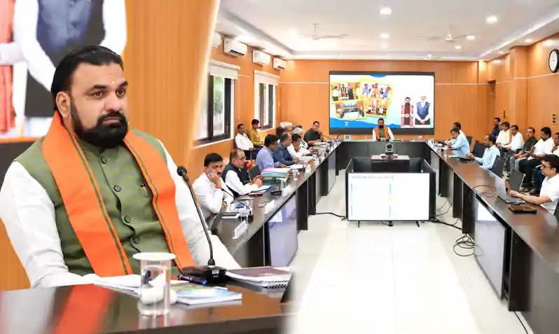 मुख्यमंत्री ने कहा- अजगैबीनाथ धाम व सोनपुर एयरपोर्ट परियोजनाओं के कार्य में लाएं तेजी मुख्यमंत्री ने कहा- अजगैबीनाथ धाम व सोनपुर एयरपोर्ट परियोजनाओं के कार्य में लाएं तेजी