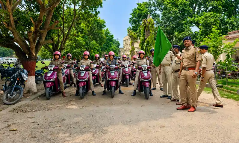 महिलाओं की सुरक्षा के लिए सड़कों पर उतरी पुलिस दीदी टीम, अभया ब्रिगेड रवाना