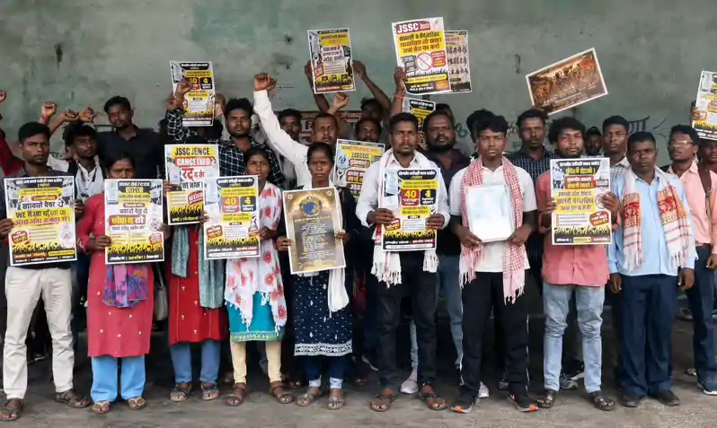 संथाली पेपर में 'आउट ऑफ सिलेबस' सवालों पर भड़के अभ्यर्थी, रांची कूच की चेतावनी संथाली पेपर में 'आउट ऑफ सिलेबस' सवालों पर भड़के अभ्यर्थी, रांची कूच की चेतावनी