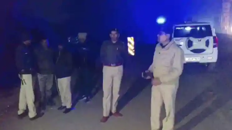 बोकारो : पुपुनकी में पुलिस पर पथराव, एक जवान घायल, तीन गिरफ्तार 