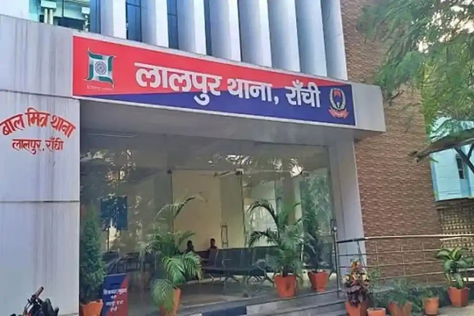 लालपुर में ज्वेलरी शोरूम को निशाना बनाने की साजिश नाकाम, पुलिस ने दो संदिग्धों को दबोचा