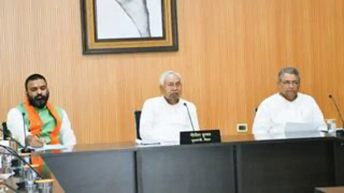 नीतीश कैबिनेट की बैठक में 32 एजेंडों पर लगी मुहर, 14 साल बाद दोगुनी हुई छात्रवृत्ति, 27 लाख छात्रों को मिलेगा लाभ