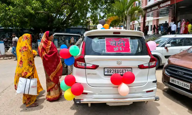घर में आयी नन्ही परी तो खिले चेहरे, इस परिवार ने उठाए ऐसे कदम की हो रही तारीफ