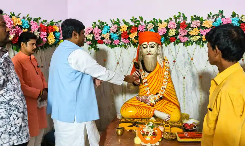 देश में तानाशाही नहीं चलेगी, युवा और किसान ही बदलाव की ताकत : मुकेश सहनी देश में तानाशाही नहीं चलेगी, युवा और किसान ही बदलाव की ताकत : मुकेश सहनी