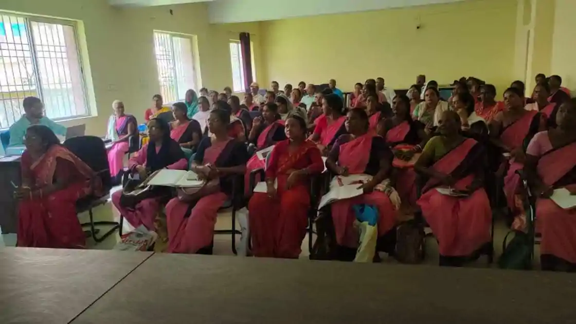 'बच्चों को पढ़ाएं या चुनाव कराएं?' SIR ड्यूटी पर शिक्षक संघ का सरकार से सवाल