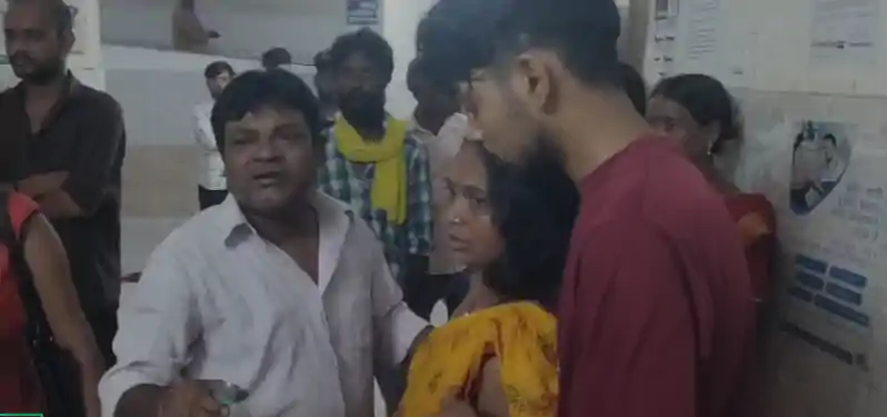 बारिश से बचने के लिए पेड़ के नीचे खडा था छात्र, ठनका गिरने से मौत बारिश से बचने के लिए पेड़ के नीचे खडा था छात्र, ठनका गिरने से मौत