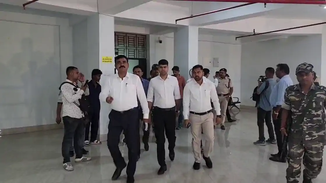 धनबाद : अब हर वोटर की होगी जांच, अपात्र नामों पर निर्वाचन आयोग की बड़ी कार्रवाई