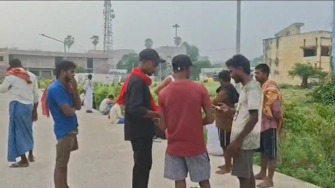गरमी के कारण छत पर सोया था परिवार, ठनका गिरने से हुई महिला की मौत