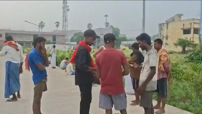 गरमी के कारण छत पर सोया था परिवार, ठनका गिरने से हुई महिला की मौत