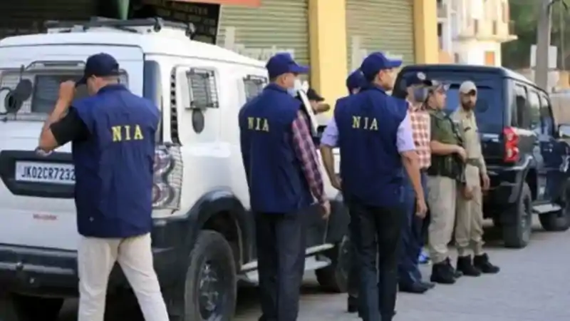बिहार समेत 12 ठिकानों पर एक साथ NIA की छापेमारी से हड़कंप, किशनगंज में युवक को साथ ले गई टीम बिहार समेत 12 ठिकानों पर एक साथ NIA की छापेमारी से हड़कंप, किशनगंज में युवक को साथ ले गई टीम