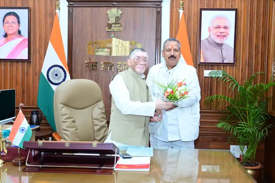 राज्यपाल से मिले स्टेट बार काउंसिल के उपाध्यक्ष, अधिवक्ताओं की सुरक्षा कानून लागू करने की मांग