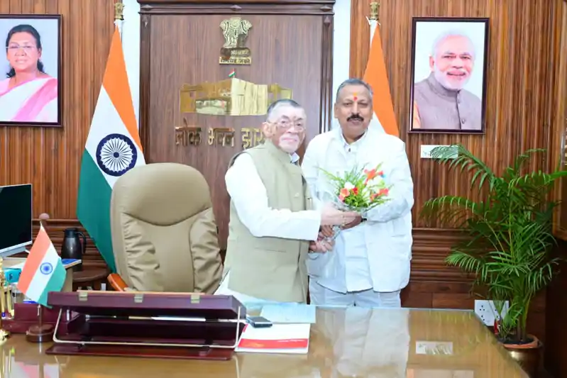 राज्यपाल से मिले स्टेट बार काउंसिल के उपाध्यक्ष, अधिवक्ताओं की सुरक्षा कानून लागू करने की मांग राज्यपाल से मिले स्टेट बार काउंसिल के उपाध्यक्ष, अधिवक्ताओं की सुरक्षा कानून लागू करने की मांग