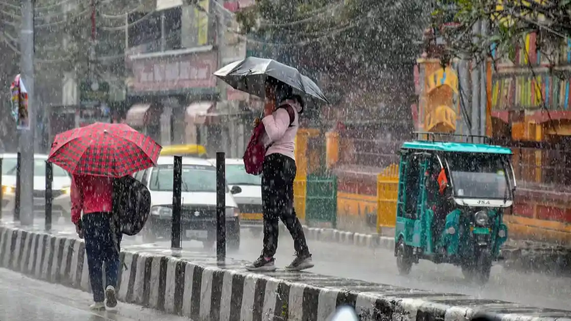 भीषण गर्मी से राहत, बिहार में बदला मौसम का मिजाज, पटना समेत कई जिलों में झमाझम बारिश, 24 घंटे में आंधी-ओले गिरने का अलर्ट