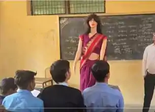 बुलंदशहर के आदित्य ने बनाया AI आधारित रोबोट ‘सोफी’, बच्चों को पढ़ाने में करेगी मदद