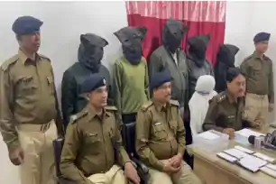 गिरिडीह पुलिस ने अंतरराज्यीय साइबर ठगी और वाहन चोरी गिरोह का किया पर्दाफाश