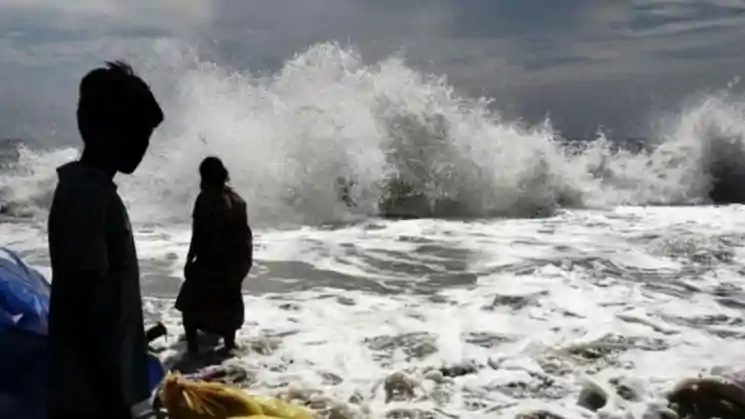 चक्रवात ‘मोंथा’ ने मचाया कोहराम, अगले 3 घंटे में इस स्थिति में पहुंचेगा चक्रवाती तूफान, रेड अलर्ट जारी