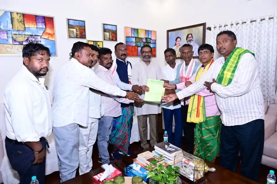 मुख्यमंत्री हेमन्त सोरेन से लुगू बुरु घांटा बाड़ी धोरोम गाढ़ के प्रतिनिधिमंडल ने की मुलाकात