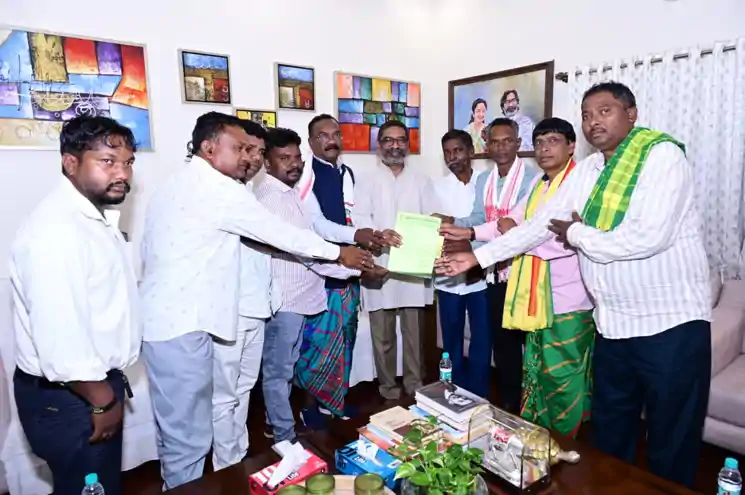 मुख्यमंत्री हेमन्त सोरेन से लुगू बुरु घांटा बाड़ी धोरोम गाढ़ के प्रतिनिधिमंडल ने की मुलाकात