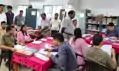 जिला स्थापना शाखा कार्यालय का DM ने किया औचक निरीक्षण, कार्यालय की व्यवस्था सुधारने का दिया निर्देश