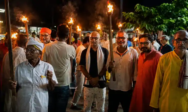 भामा साह और बिहार केसरी श्री कृष्ण सिंह की प्रतिमा पर लोग हुए आर-पार भामा साह और बिहार केसरी श्री कृष्ण सिंह की प्रतिमा पर लोग हुए आर-पार