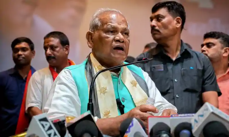 मुंह में सोने की चम्मच लेकर पैदा होने वालों को आरक्षण संशोधन में दिक्कत: मांझी