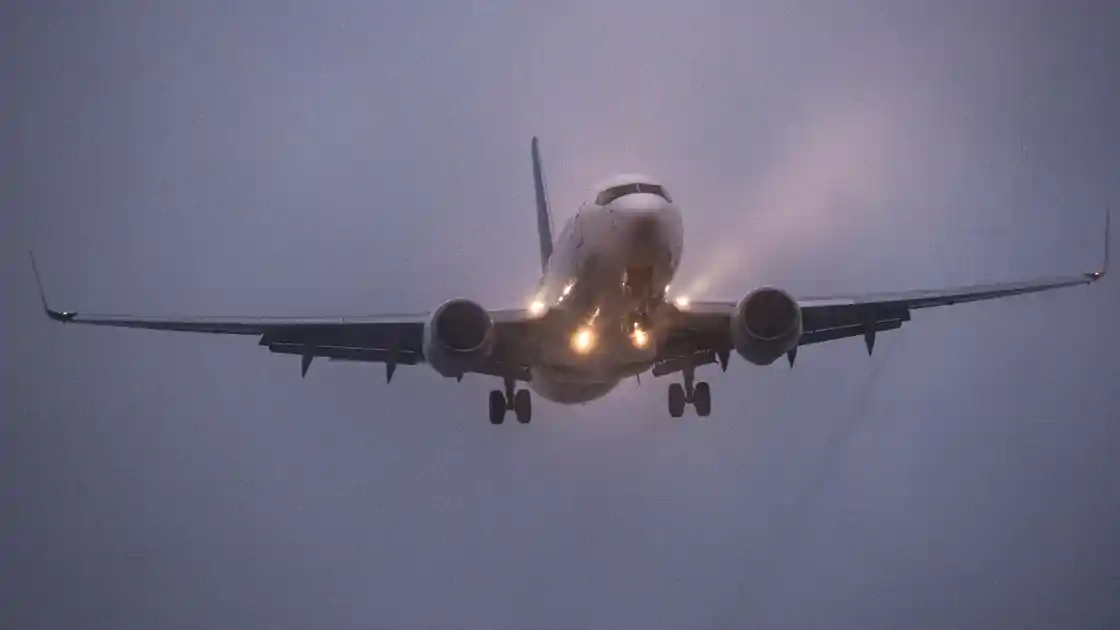 उत्तर भारत में कोहरे का कहर, 100 से ज्यादा उड़ानें रद्द