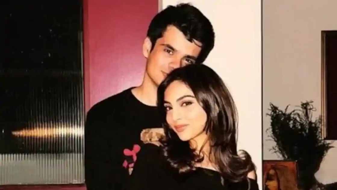 प्रियंका गांधी के बेटे रेहान वाड्रा ने गर्लफ्रेंड अवीवा बेग संग की सगाई 