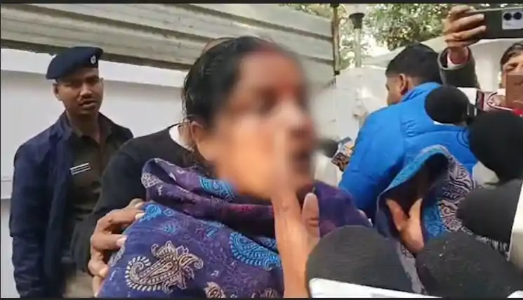 NEET छात्रा मौत मामला: DGP से मुलाकात के बाद फूटा मां का दर्द, बोली– ‘रेप नहीं, सुसाइड मान लो… सब बिके हैं, हम गड्डी नहीं दे पा रहे’