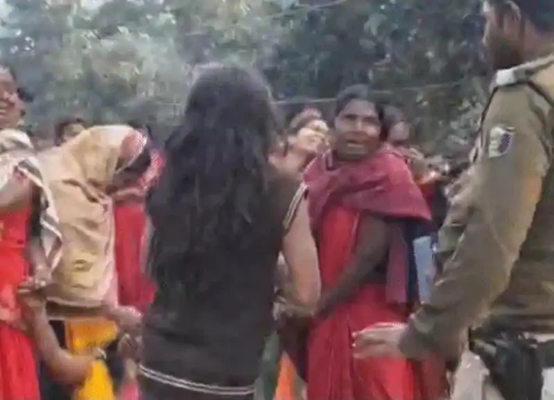 पटना में 2 इंच जमीन के लिए खूनी विवाद, महिला की मौत, बेटे की हालत गंभीर, पड़ोसी के सिर में लगी गोली पटना में गोलीबारी