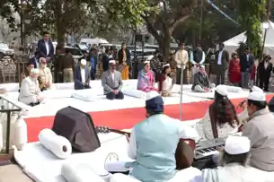 बापू वाटिका में राष्ट्रपिता को दी गयी श्रद्धांजलि; मुख्यमंत्री, राज्यपाल और मंत्री ने बापू को किया नमन