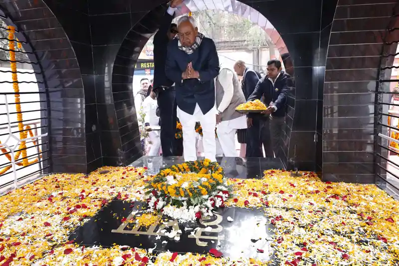 राष्ट्रपिता महात्मा गांधी को शत्-शत् नमन, स्वतंत्रता संग्राम के हुतात्माओं की स्मृति में अर्पित की गई मौन श्रद्धांजलि Nitish Kumar
