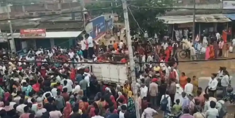 बांका में बवाल, छात्र की मौत पर फूटा गुस्सा, पुलिस वाहनों में तोड़फोड़