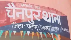 जंगल में अधजली स्थिति में मिला युवती का शव, पास में शराब की बोतल बरामद