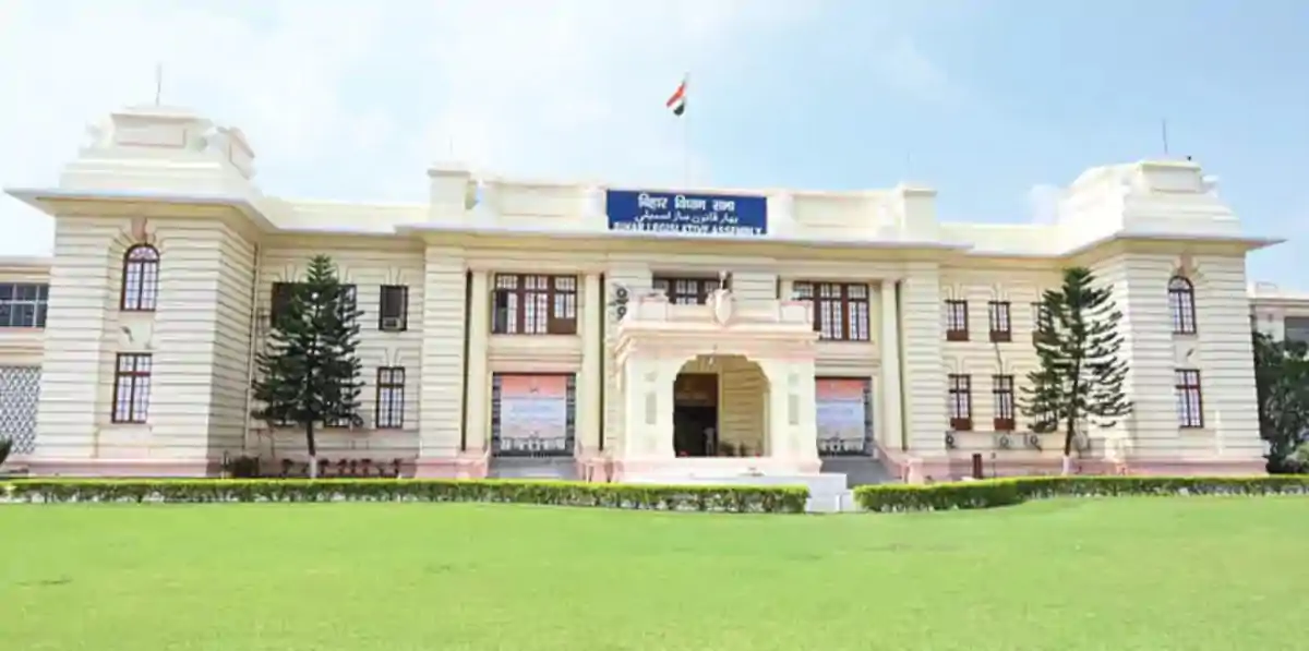 बिहार विधानसभा चुनाव के बाद कल से पहला शीतकालीन सत्र, भवन परिसर को फूलों से सजाया