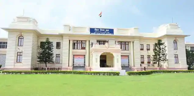 बिहार विधानसभा चुनाव के बाद कल से पहला शीतकालीन सत्र, भवन परिसर को फूलों से सजाया-