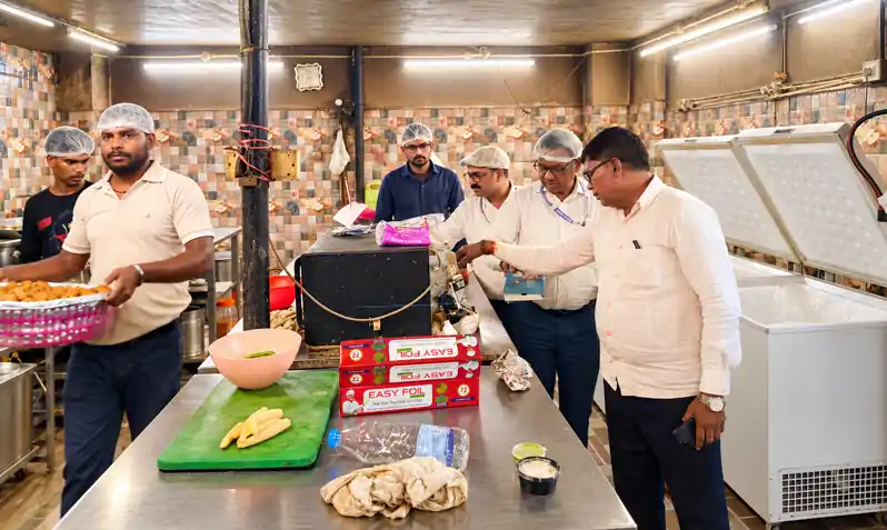 मिलावटखोरों पर सरकार की चौकसी, तीन महीनों में 531 प्रतिष्ठानों का निरीक्षण मिलावटखोरों पर सरकार की चौकसी, तीन महीनों में 531 प्रतिष्ठानों का निरीक्षण