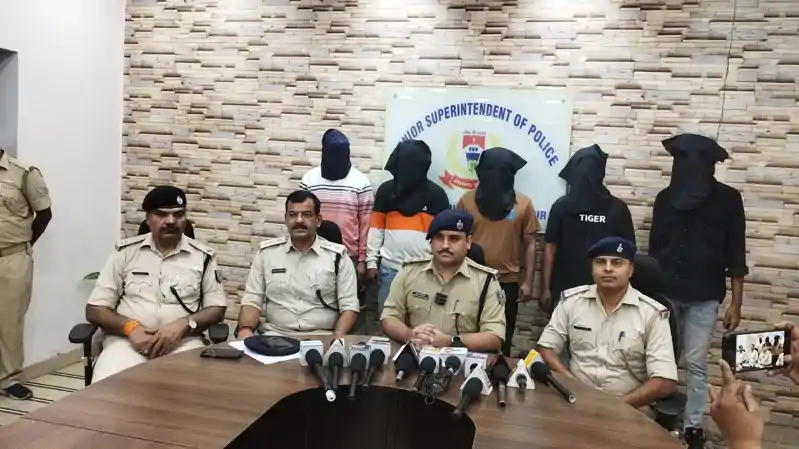 ऑनलाइन गेमिंग के जरिए साइबर ठगी करने वाले गिरोह का खुलासा, पांच गिरफ्तार, ये सब बरामद ऑनलाइन गेमिंग के जरिए साइबर ठगी करने वाले गिरोह का खुलासा, पांच गिरफ्तार, ये सब बरामद