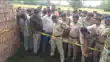 मशरक में पुजारी की गोली मारकर हत्या, सड़क किनारे ईंटों के ढेर के पास मिला शव-mashrak mein pujari ki goli markar hatya, sadak kinare inton ke dher ke paas mila shav