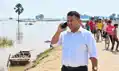 गंडक के बढ़ते जलस्तर पर प्रशासन अलर्ट, DM व SP ने तटबंधों का किया औचक निरीक्षण, संवेदनशील स्थलों पर पैनी नजर