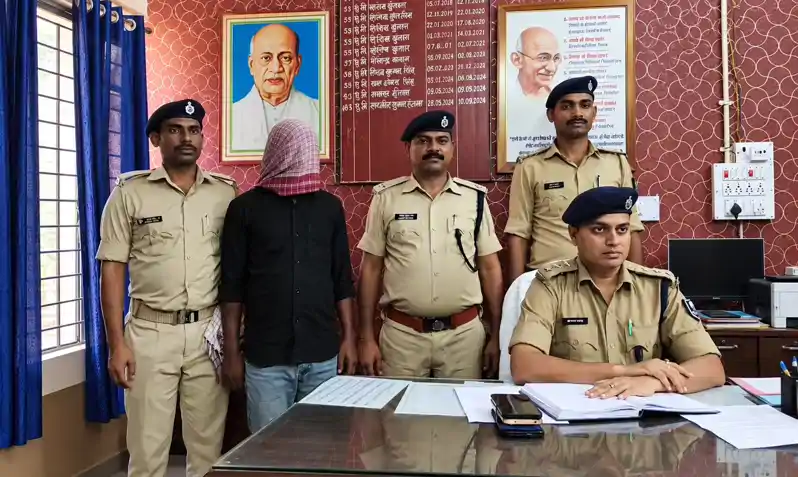 शराब तस्करी के खिलाफ पुलिस को बड़ी सफलता, भारी मात्रा में शराब के साथ एक तस्कर गिरफ्तार