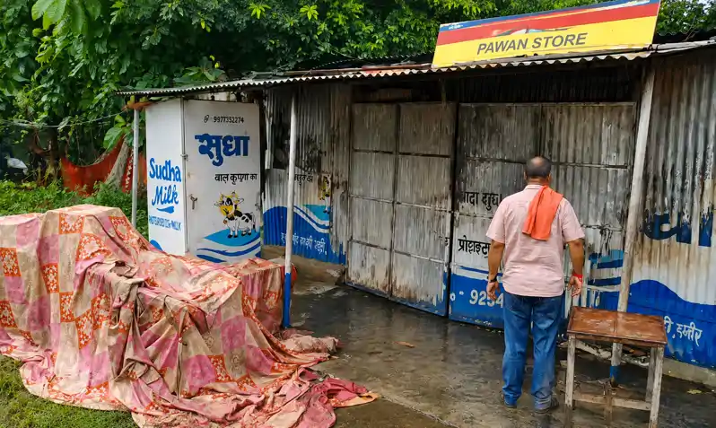 किराने की दुकान में लगी भीषण आग, लाखों का सामान जलकर राख किराने की दुकान में लगी भीषण आग, लाखों का सामान जलकर राख