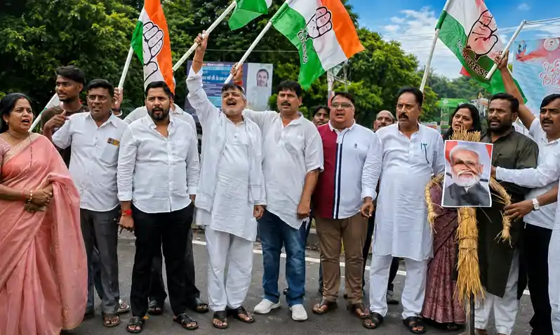 हल्द्वानी घटना के विरोध में कांग्रेस का प्रदर्शन, केंद्र सरकार का पुतला दहन हल्द्वानी घटना के विरोध में कांग्रेस का प्रदर्शन, केंद्र सरकार का पुतला दहन