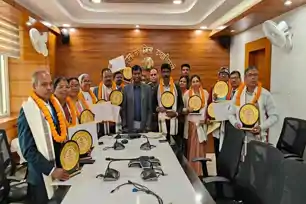 रांची में शिक्षकों को गरिमामय विदाई, सेवानिवृत्ति के दिन ही मिला पेंशन लाभ