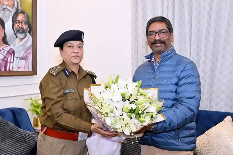 राज्य की नवनियुक्त DGP तदाशा मिश्रा ने CM हेमंत से की मुलाक़ात 