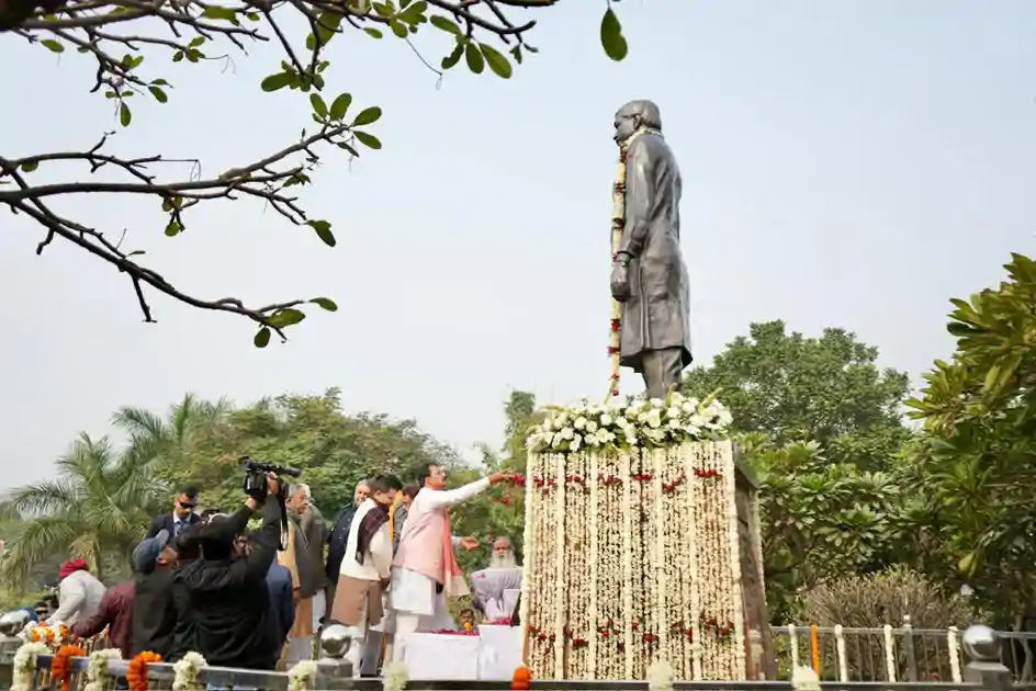 बिहार भाजपा अध्यक्ष संजय सरावगी ने पटना पश्चिम के पूर्व विधायक स्व० नवीन किशोर सिन्हा की पुण्य तिथि पर उन्हें भावभीनी श्रद्धांजलि दी ‎