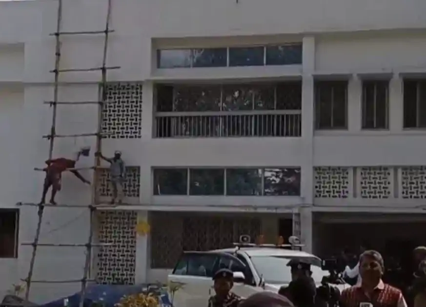 तेजप्रताप ने खाली किया सरकारी बंगला, नए मंत्री का आरोप- पंखा-कुर्सी गायब, AC-बल्ब तक उखाड़ ले गए