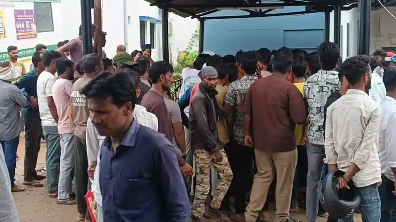 एक झटके में उजड़ गया परिवार! गर्भवती पत्नी समेत पति की सड़क हादसे में मौत एक झटके में उजड़ गया परिवार! गर्भवती पत्नी समेत पति की सड़क हादसे में मौत