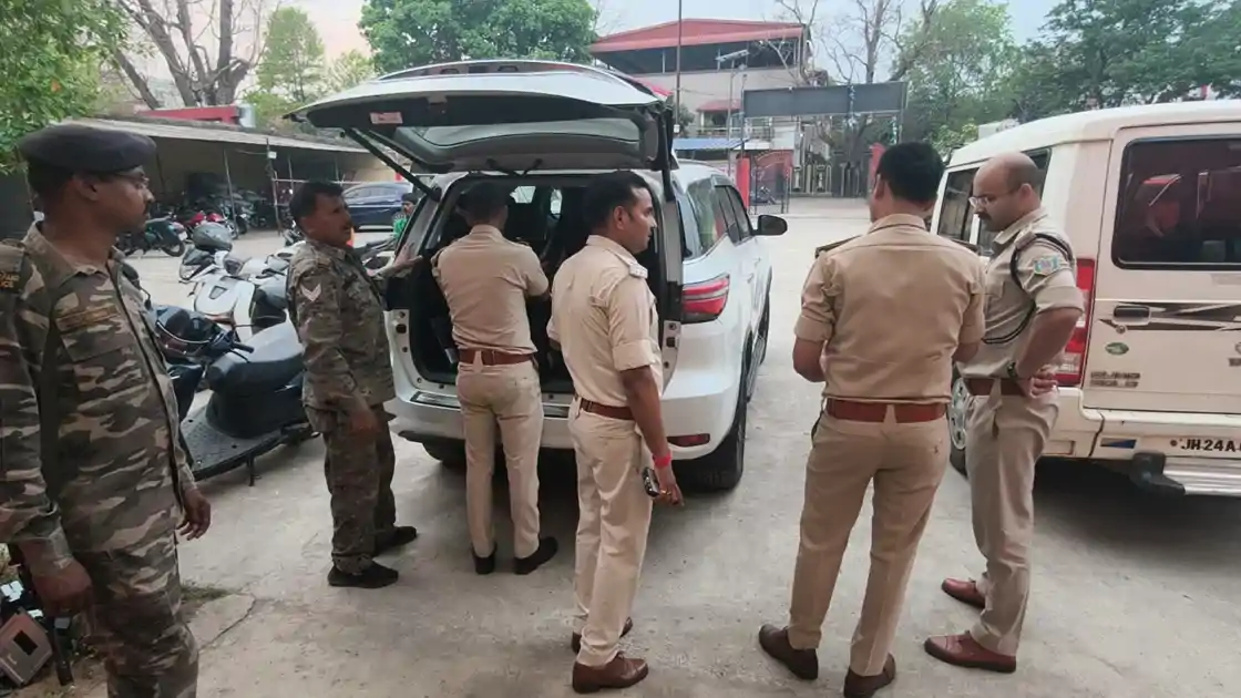 JEE Mains से पहले सिस्टम से छेड़छाड़ की साजिश नाकाम, रामगढ़ में एग्जाम रैकेट का भंडाफोड़ 